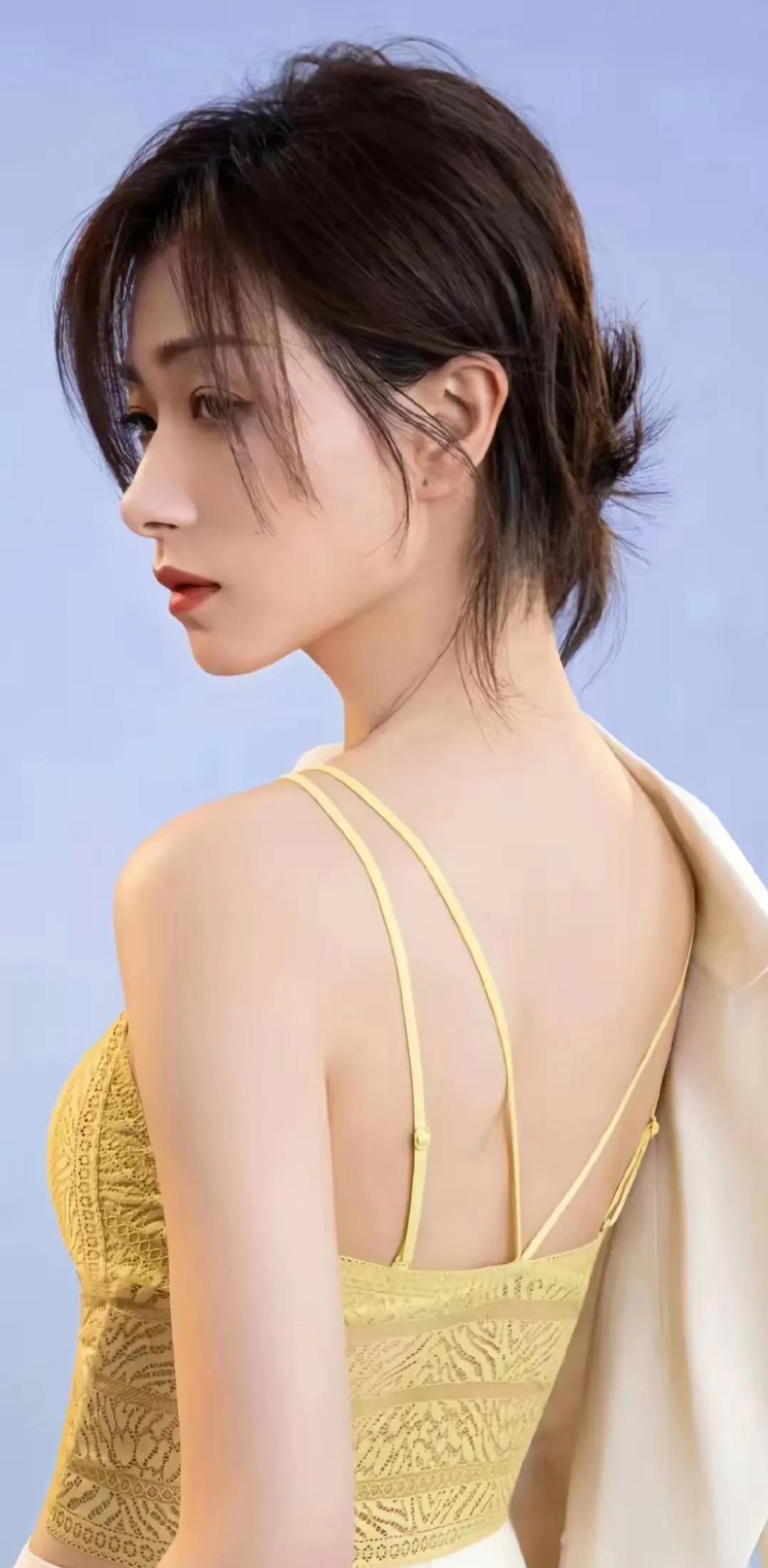 性感女神万茜，女人味十足。