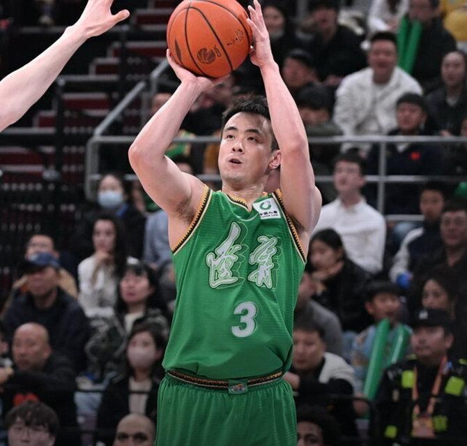 输的没有脾气，辽宁80-114惨败上海，这5位球员必须为输球背锅！
 
1. 莫