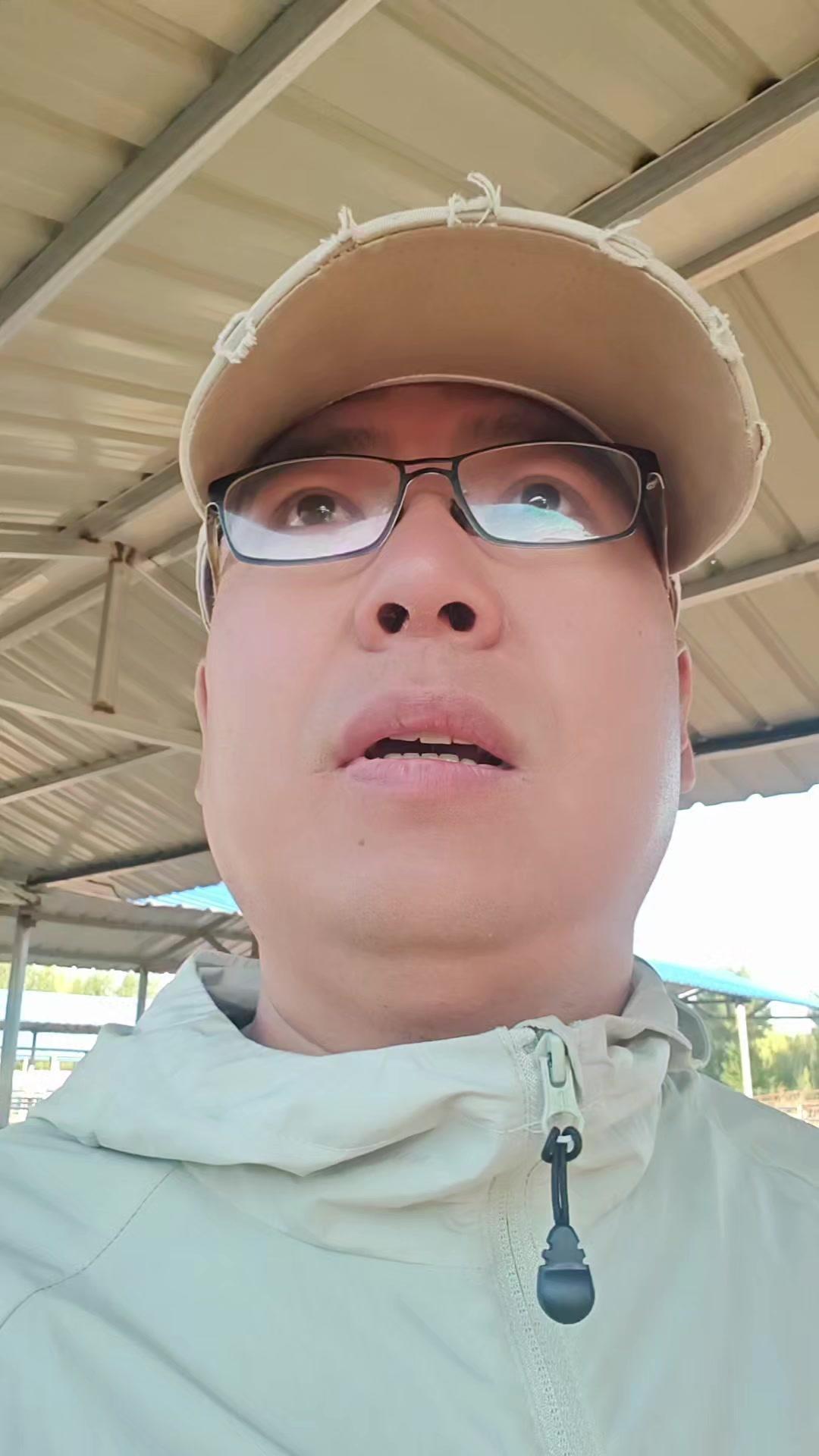 新手养驴常犯的错！以为毛色浅的驴长不大，其实大错特错～

1️⃣澄清误解：很多人