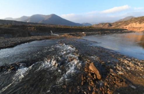 品读《山海经》544——《神州江湖》泾水
原文：
泾水出长城北山，山在郁郅长垣北