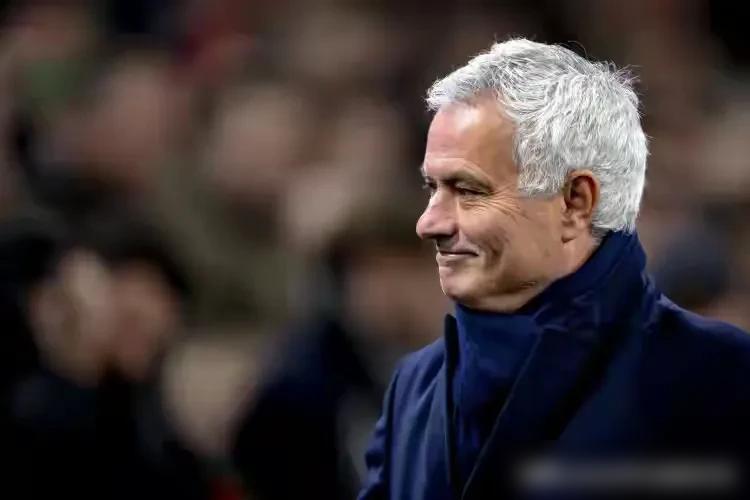 如果皇马主教练阿隆索下课，谁会接任？他不被球迷喜欢，这一次却众望所归。

先把事