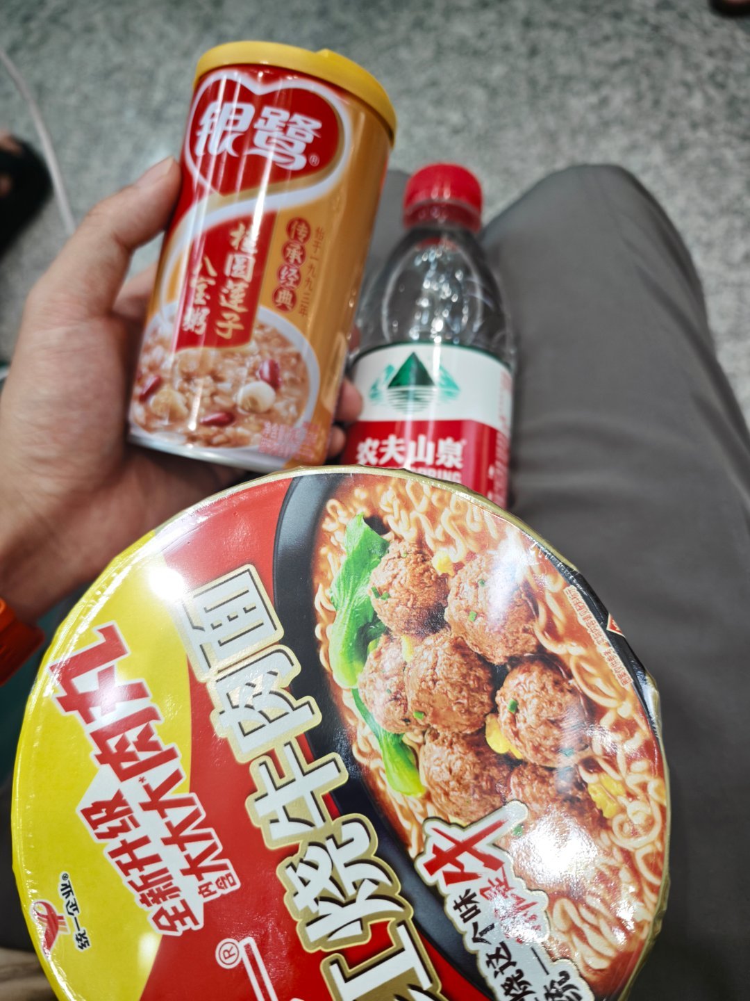 我cho了，深圳这航班真有毒，前天才延误滞留，这特么又遇到什么「工程机务原因」问