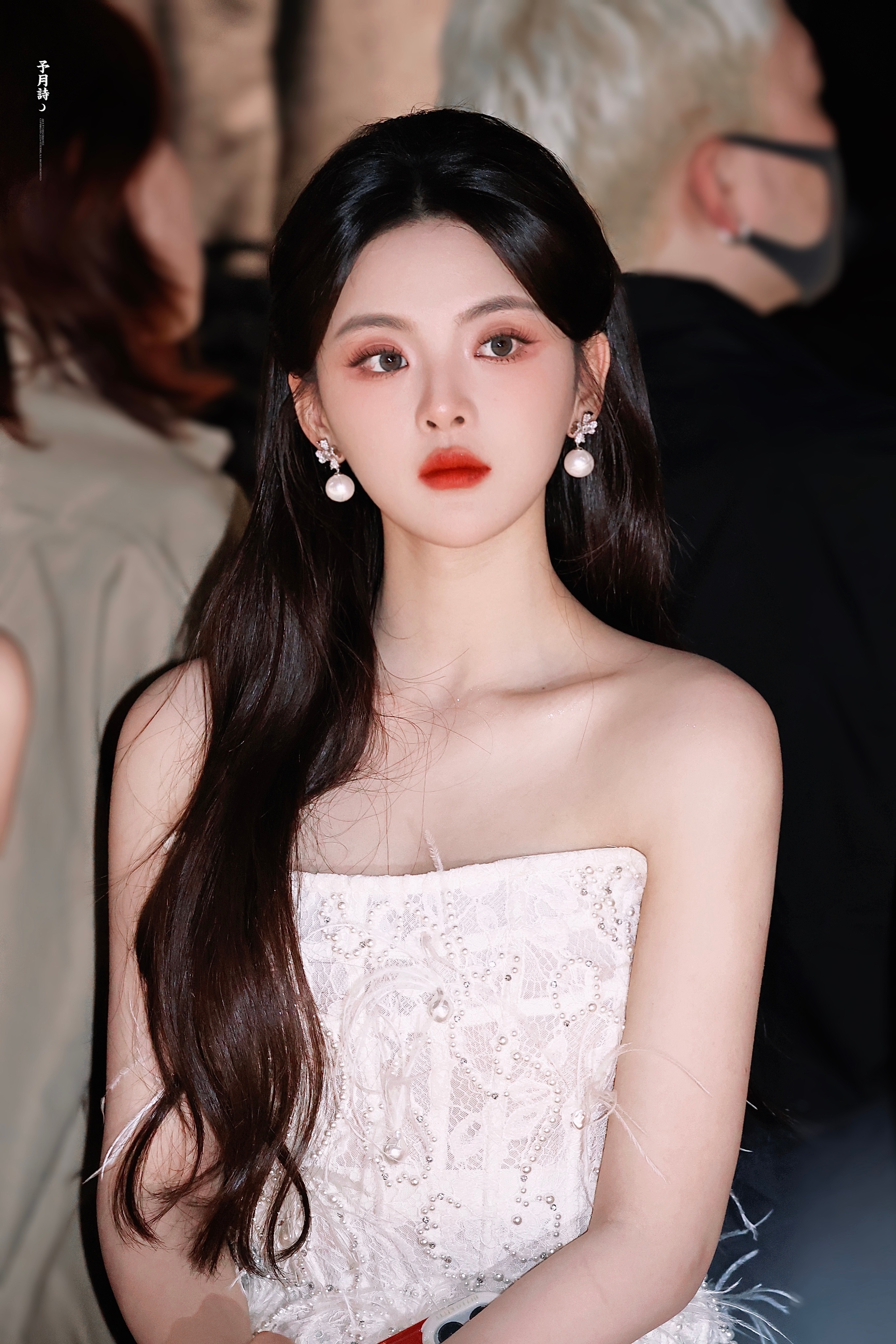杨超越白色蕾丝抹胸裙，淡雅清新，甜美怡人 ​​​
