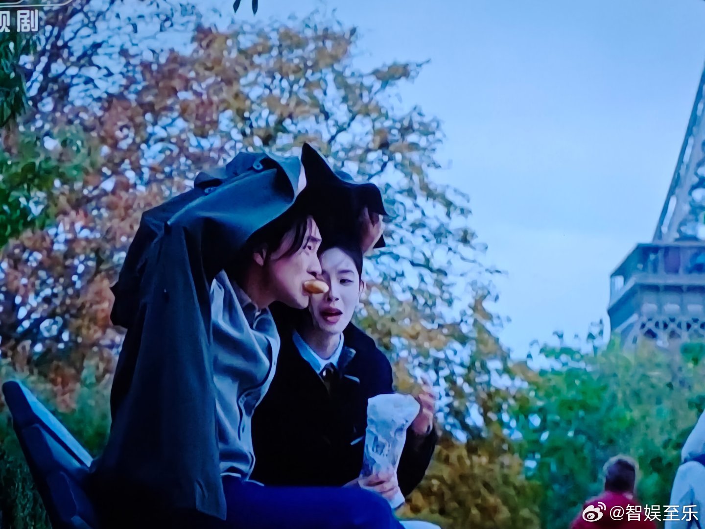 才三天没看电视，《冬去春来》就春去冬来了。看这部剧想起之前的《南来北往》，两者剧