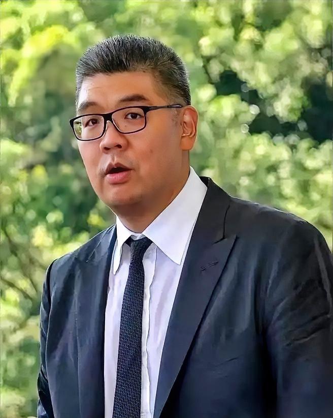 蓝营当年把最稳的台北宝座，交到连胜文手上 .

所有人都觉得这事儿十拿九稳，毕竟