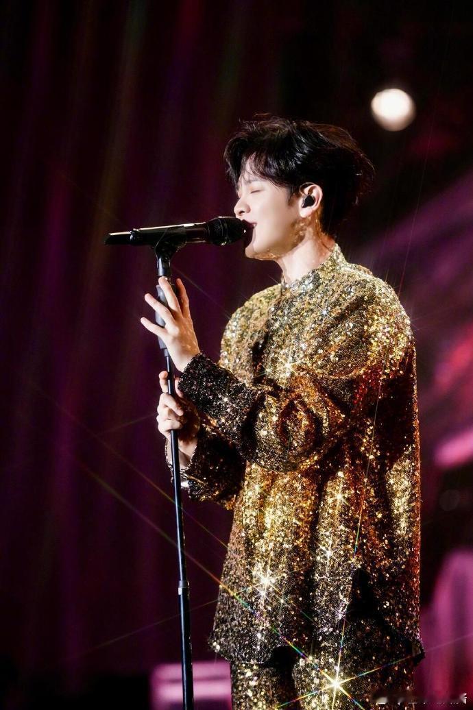 尤长靖不愧是大厂严选vocal 自披哥结束，尤长靖开启忙碌活动季，频繁现身于各类