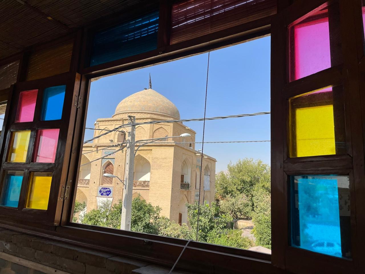 设拉子  古波斯最古老的城市之一。俄罗斯诗人叶赛宁：“万物都有自己的特色：有的悦