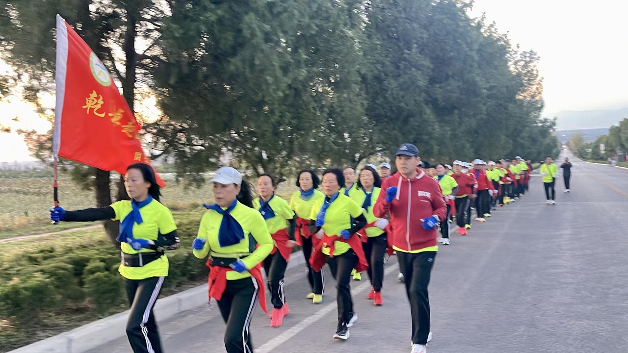 九九重阳登乾陵，步步清风送安康！
 
岁岁重阳，秋满乾州！农历九月初九重阳佳节，