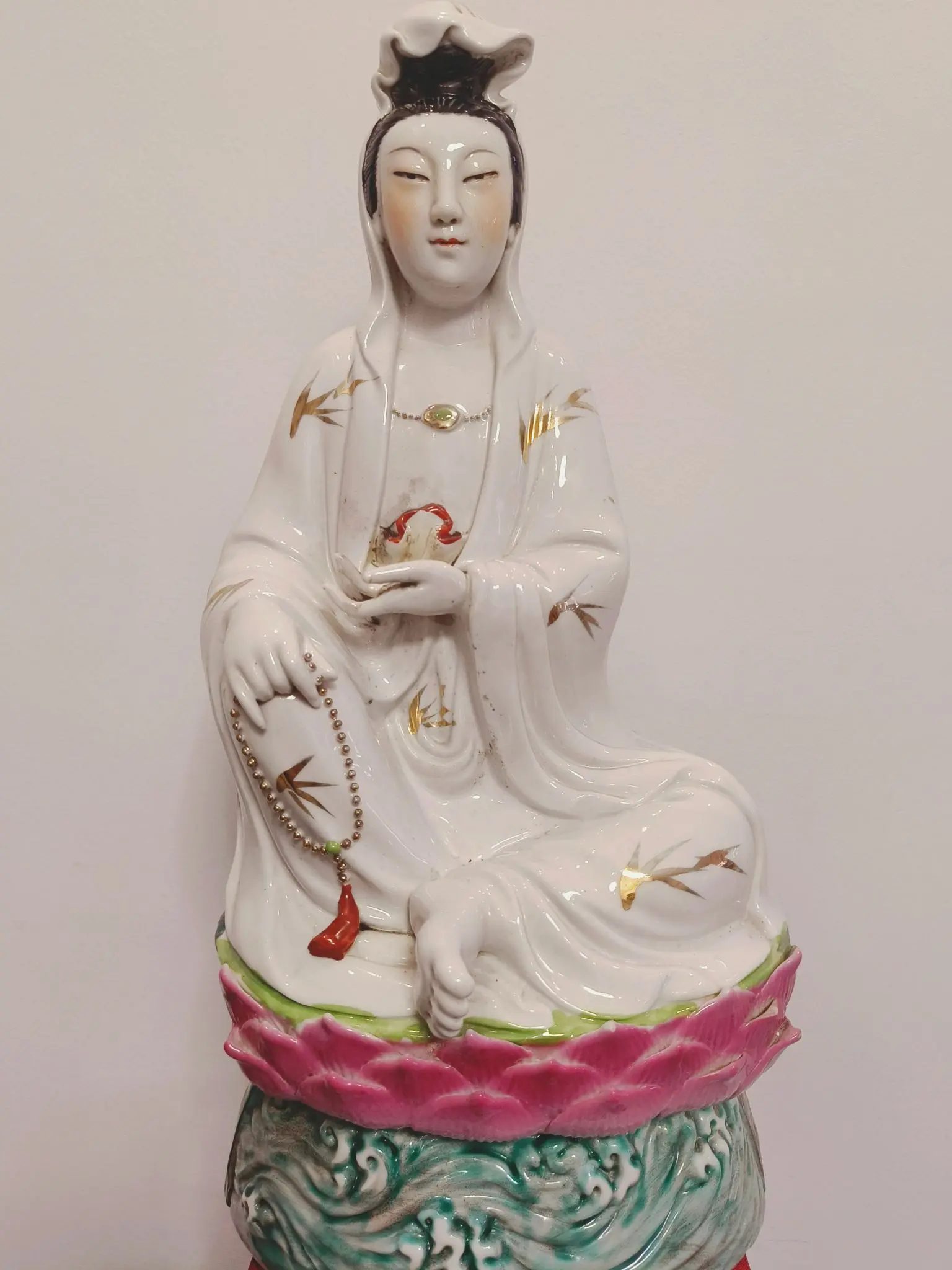 净瓶随岁去，携露下凡尘。 空手持一念，犹怜世上人。