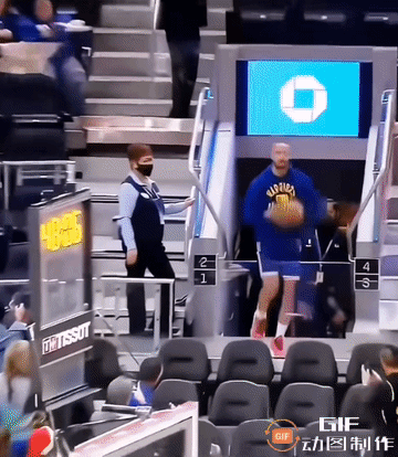 联盟管管库里吧，再这样下去他从银河系开始投篮了。
@NBA #NBA吐槽大会#