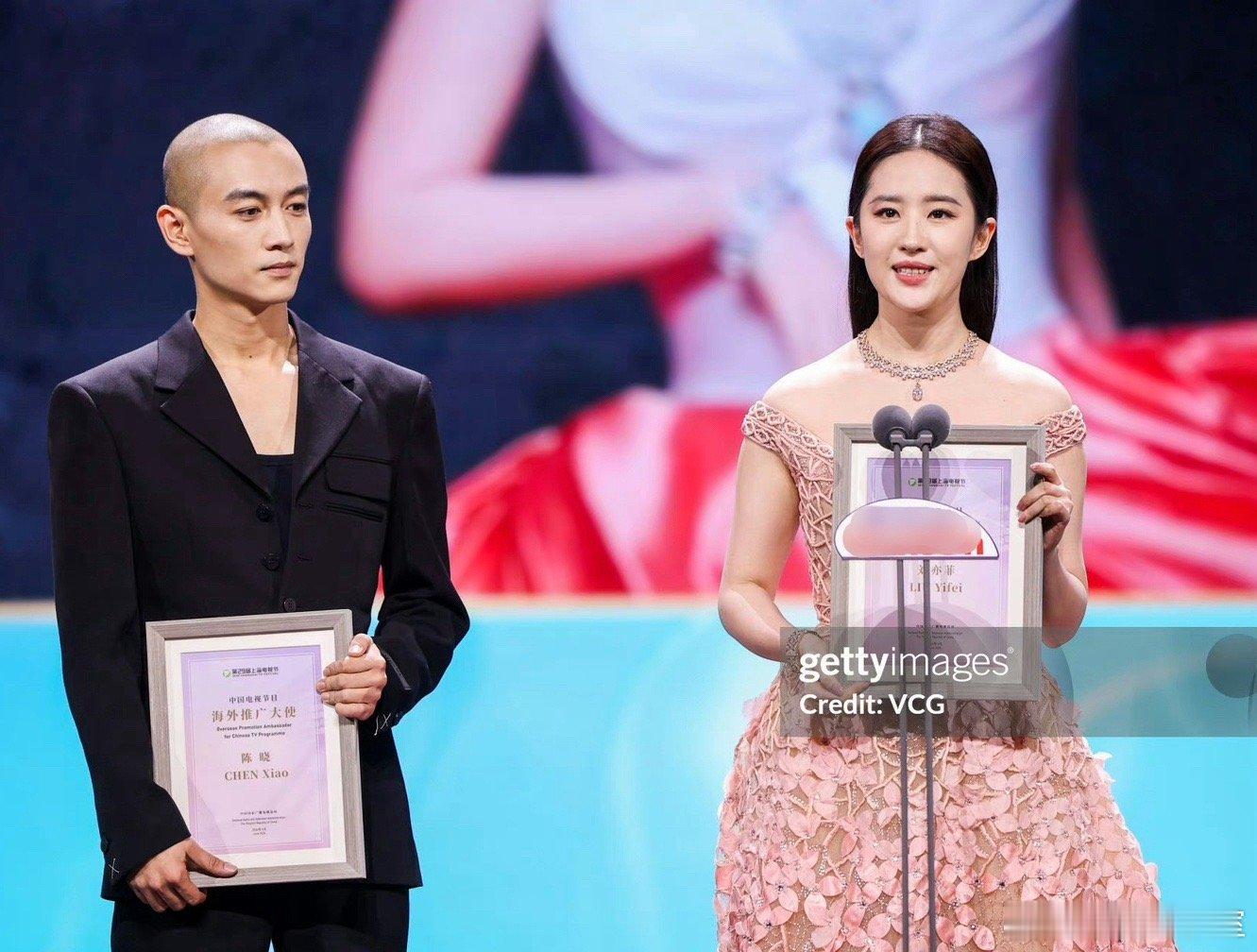 刘亦菲陈晓G社生图 尽显杨过与小龙女风采 ​​​