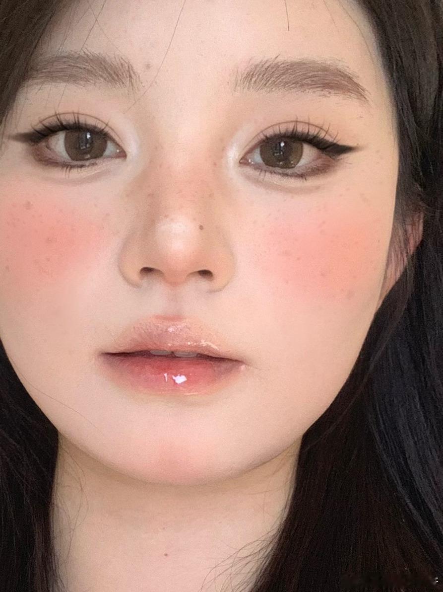 真的很爱这个妆！ ​​​