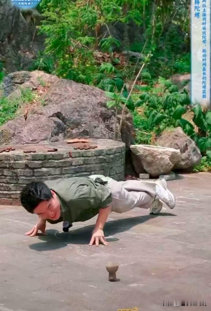 今天的快乐是董宇辉带来的，隔着屏幕笑得我前仰后合，晕倒在直播间。

来到云南阅山