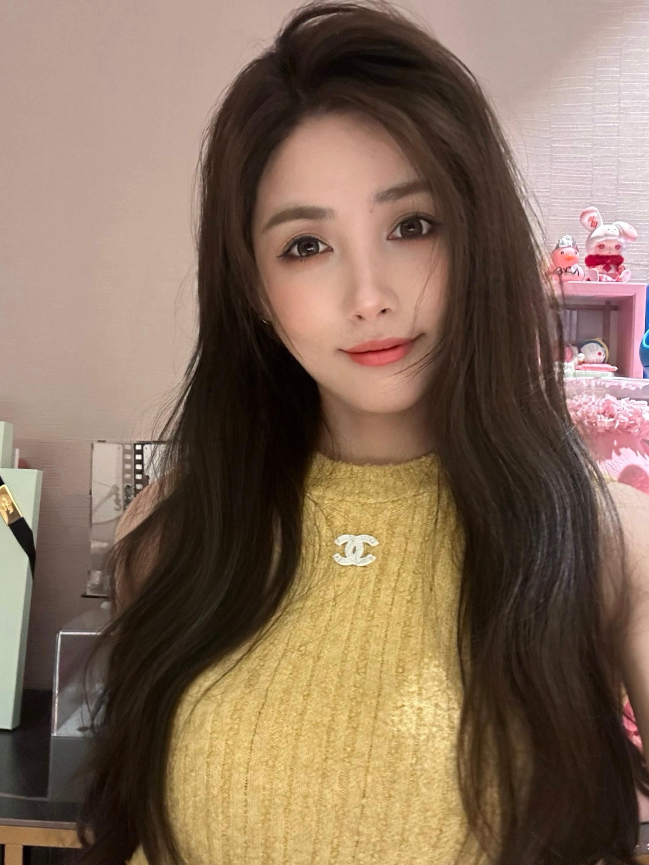 和姐妹们过了两天热闹的圣诞 像在过年一样 快乐加倍开心万岁 永远漂亮多金🥰💗
