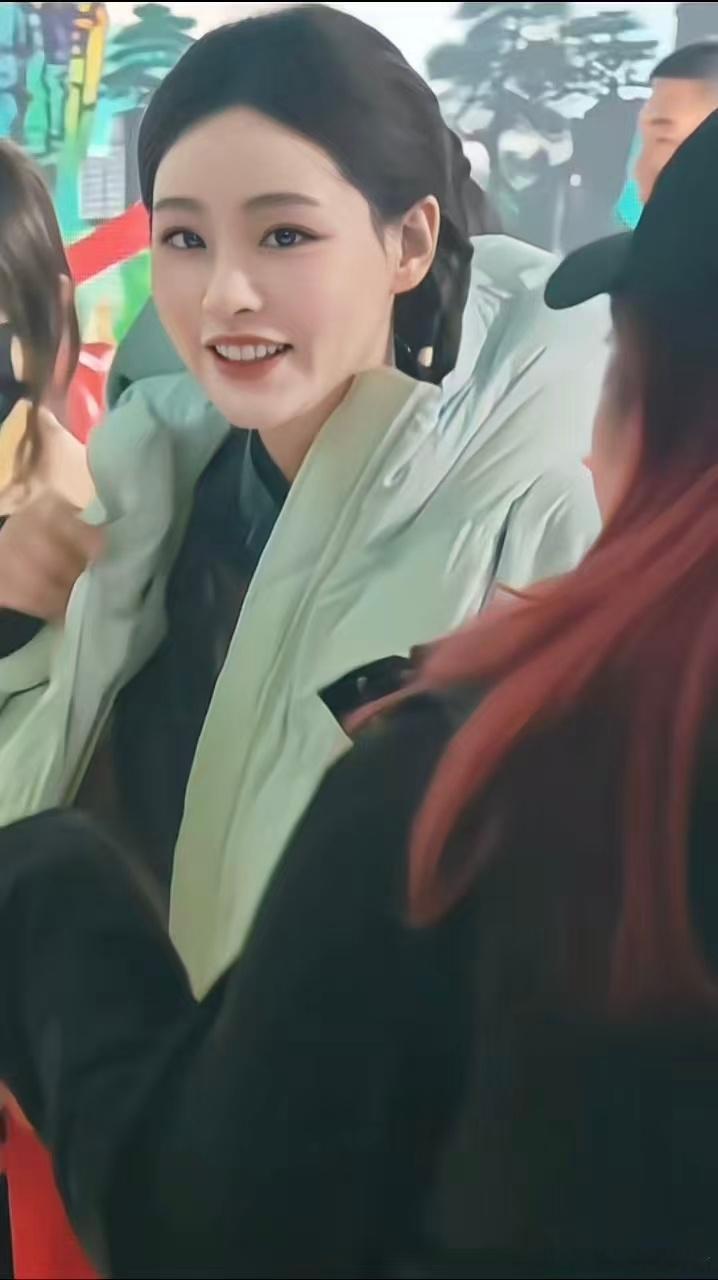 这跟和祝绪丹谈恋爱有什么区别 被祝绪丹的“女友感”甜到晕眩！录制现场总是温柔挥手