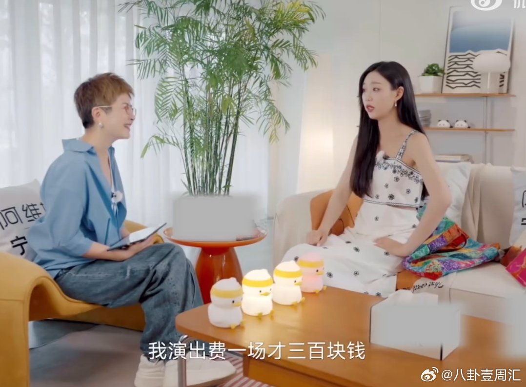 管乐自曝当模特被骗经历离谱！说好的800块走秀变8小时歌厅驻唱，管乐这波是“血汗