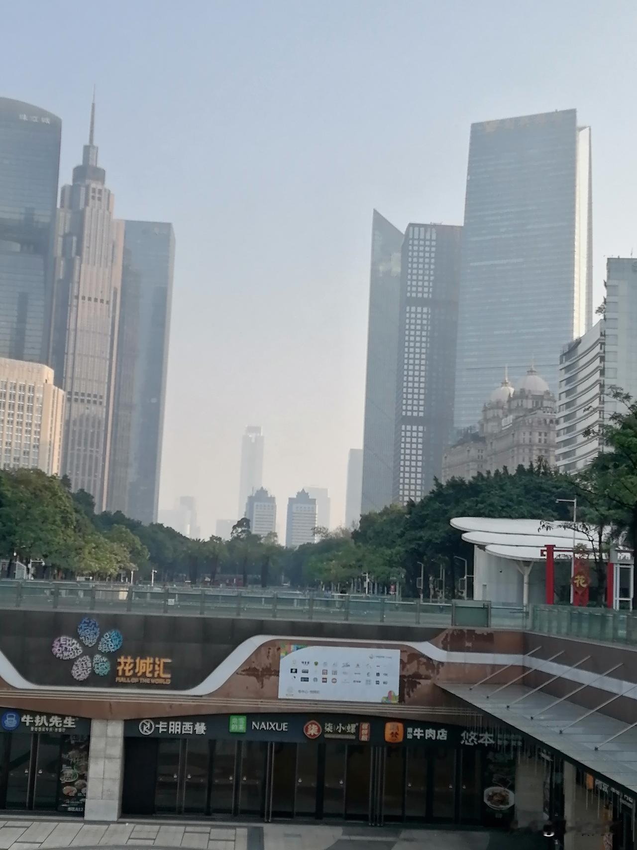 2026年4月19日广州的天气是多云，最高气温29℃，最低气温22℃。这天气总体