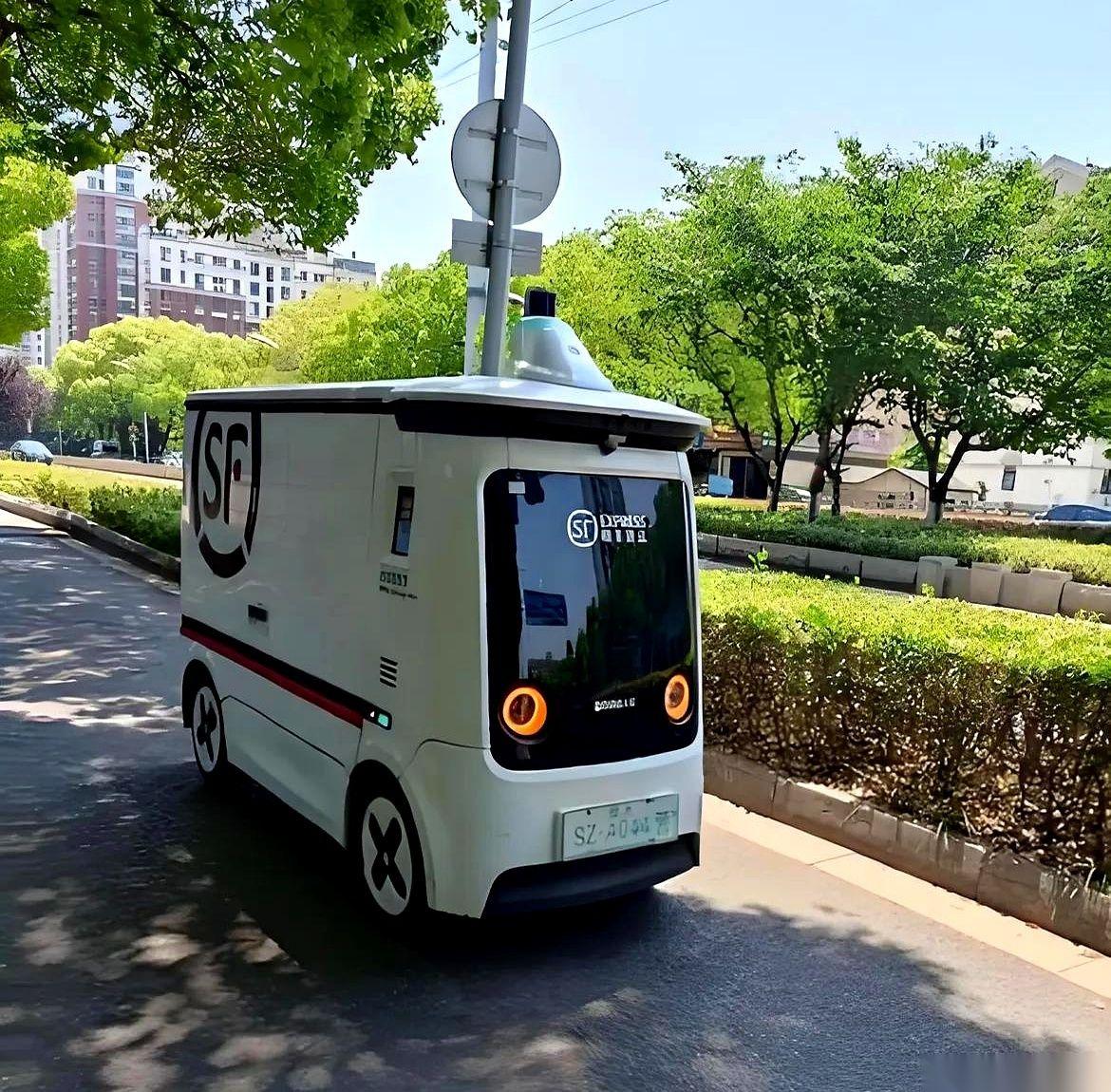 渣打银行一纸公告，直接把话挑明了：到2030年，要砍掉差不多8000个岗位。
高