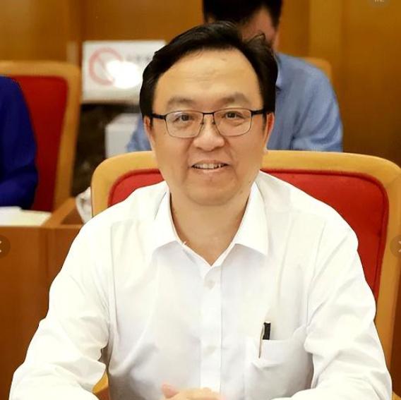 一个敢借，一个敢给。安徽无为，穷表弟找富表哥借250万。表哥没犹豫，直接掏了钱。
