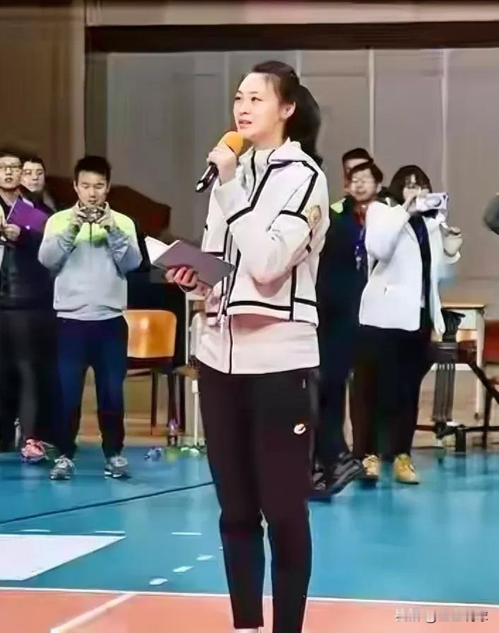 见解独到！对于意大利女排夺取最后的冠军，前队长惠若琪表示[玫瑰]
1. 意大利队
