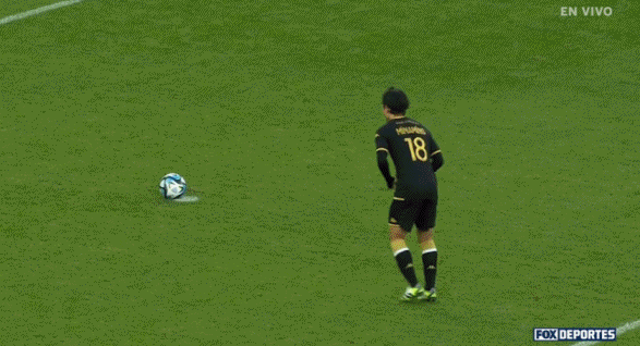 这种点球，简直就是见鬼了！[捂脸]南野拓实做梦也想不到，怎么会碰到这种鬼，真是大