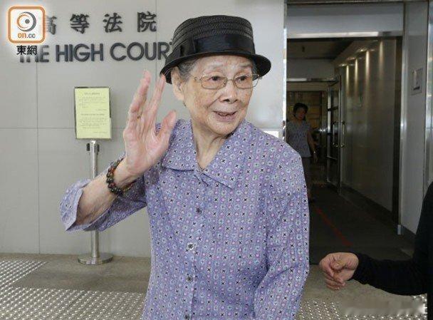 已故樂壇天后梅艷芳的母親覃美金（梅媽），昨（14日）被律政司入稟高院申請破產。司