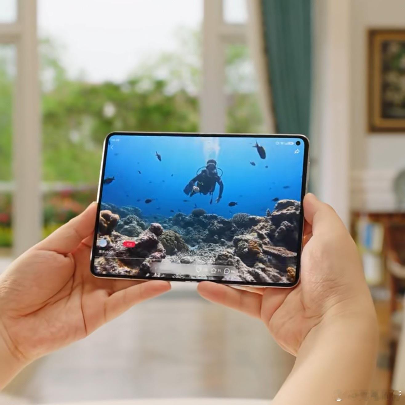 Pura x Max这比例看视频，刷小红书好爽华为PuraXMax曝光