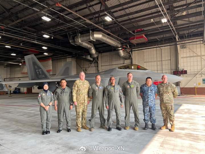 #兵器影像[超话]# 原来国外也有苞米爱好者——马来西亚空军飞行员首次获准使用 