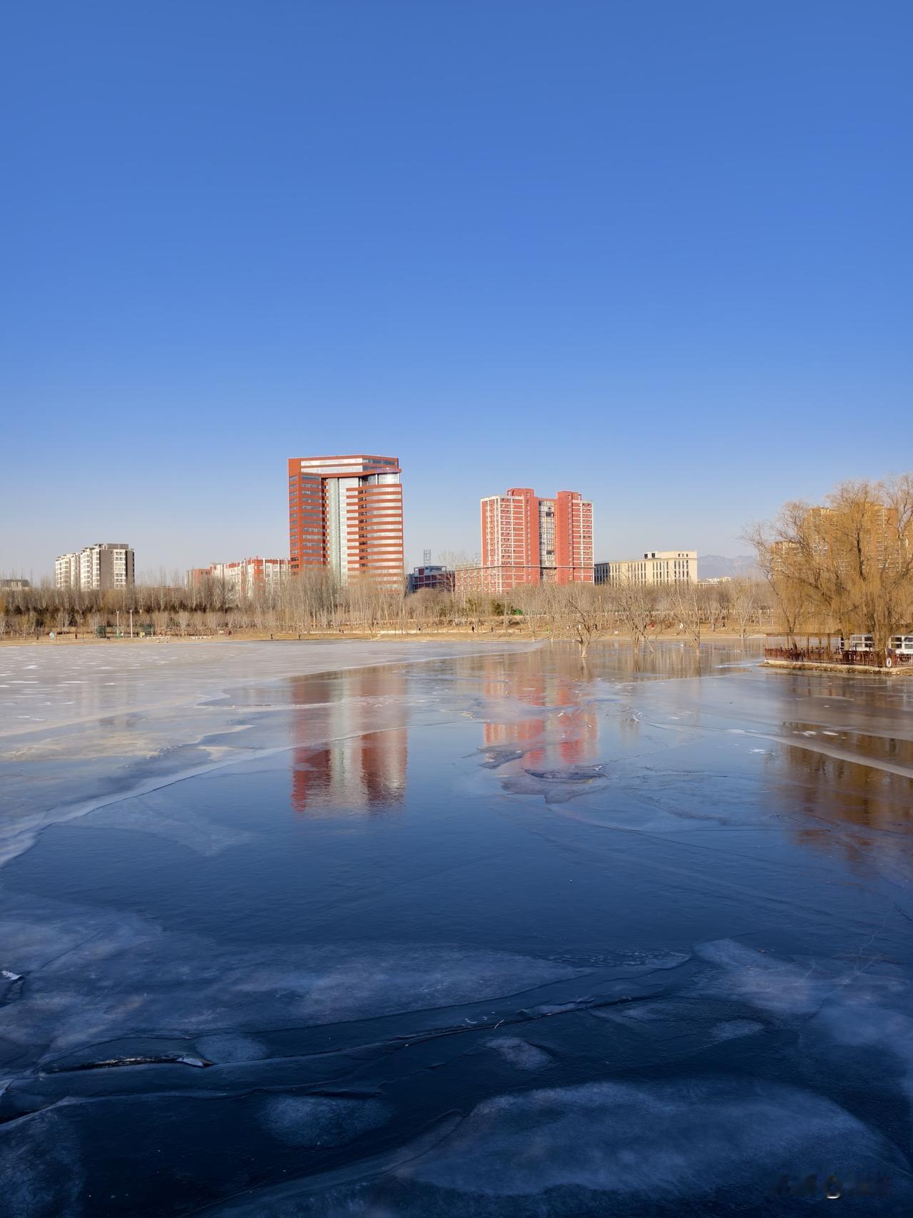 分享一张相册里随手拍的天空白浮泉公园随手拍