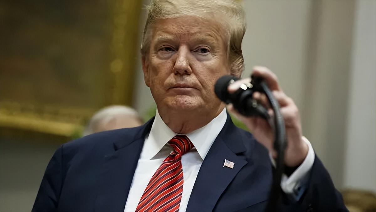 普京一句话，
让美国收手了？

局势的转折，
往往发生在最紧绷的时刻。

美国发