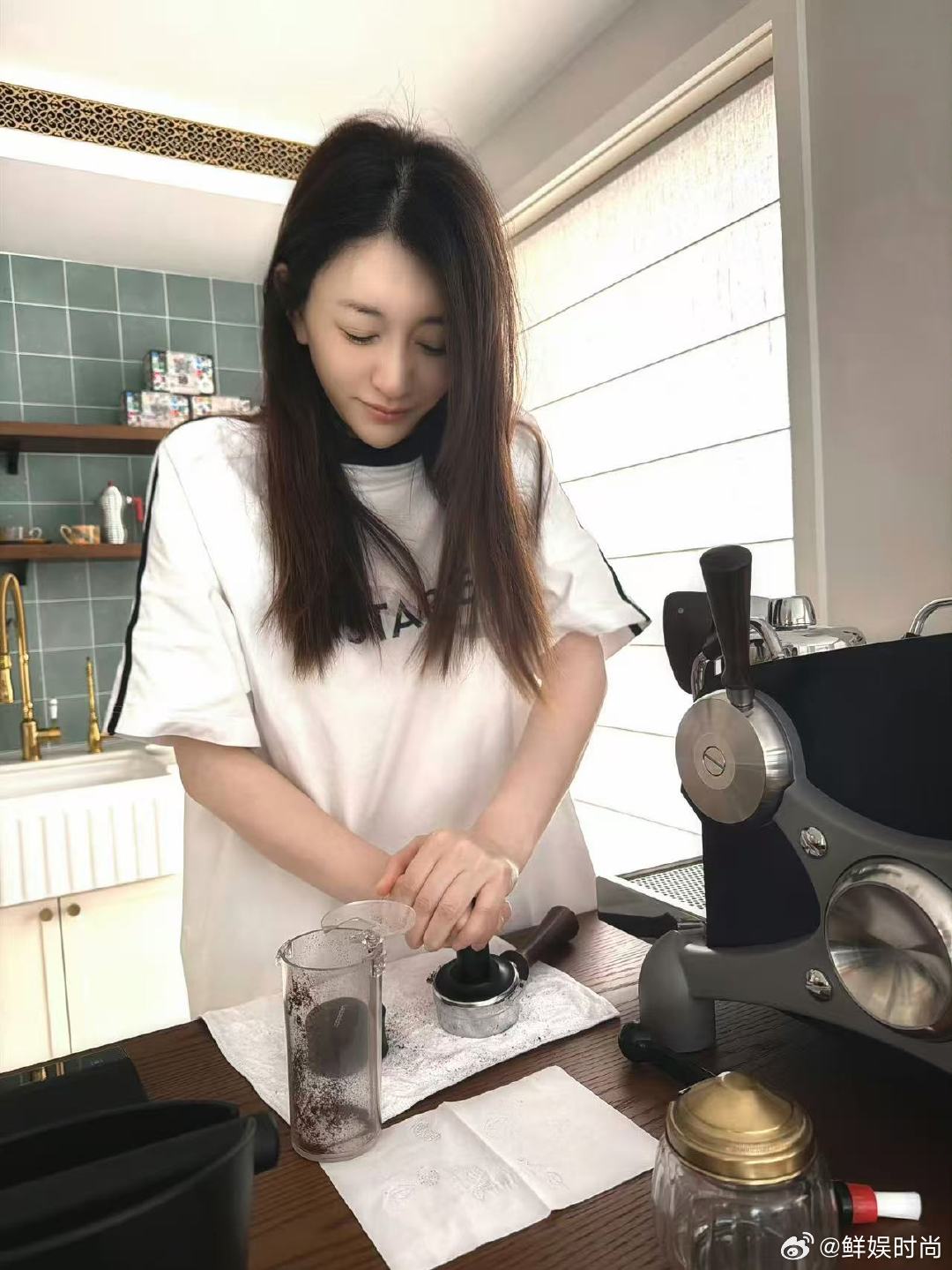 李小冉拿铁唯一真神李小冉拿铁梦女谁不想喝李小冉亲手做的秋日拿铁，吐槽美式像中药，