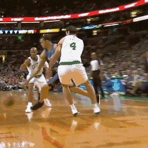 听说男篮在找新的规划备战世界杯预选赛！
我觉得麦基不错！
1.毕竟是冠军队级别球