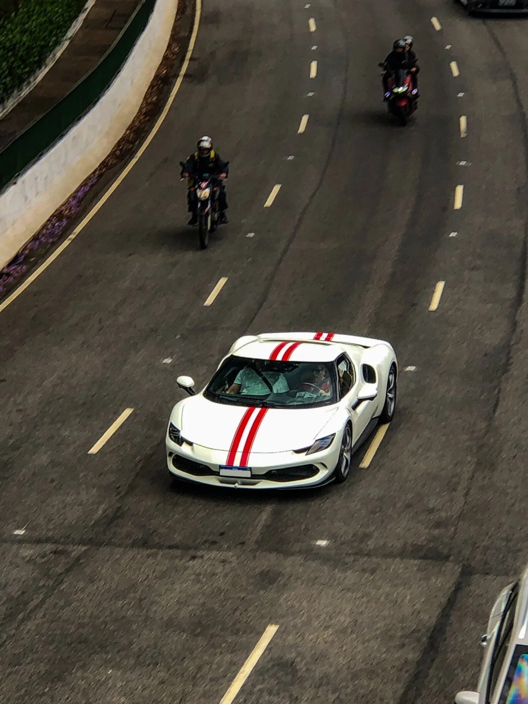 法拉利296 GTS，这样拉花实在是雅车的新衣