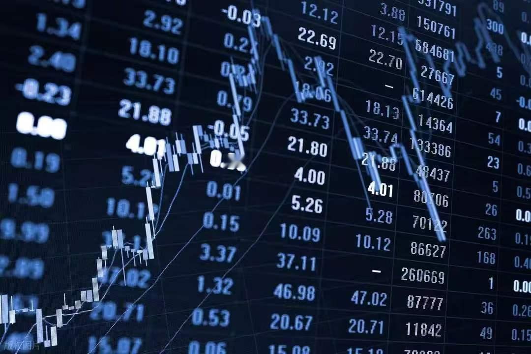A股缩量轮动，资金踩着红线搬家，下周谁先扛不住？

这个周末，三件事压得人有点喘