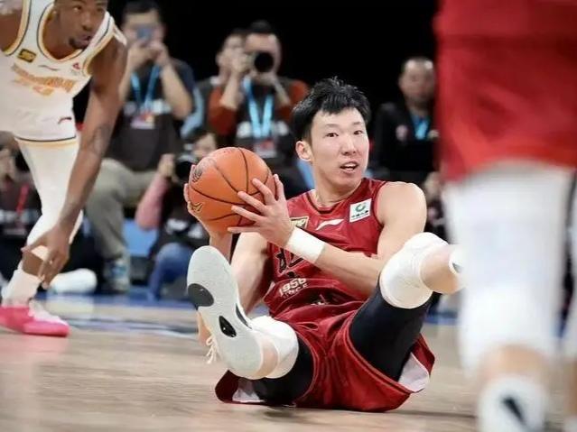 CBA最新消息：据知名篮球自媒体人贾磊报道：实在看不懂今天这比赛为什么还有人会喷