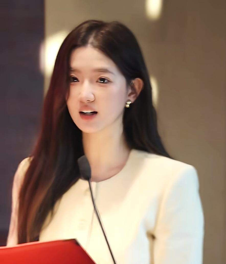 谁能想到，当年顶着“董明珠接班人”光环离开格力的孟羽童，一度被唱衰“高开低走”，