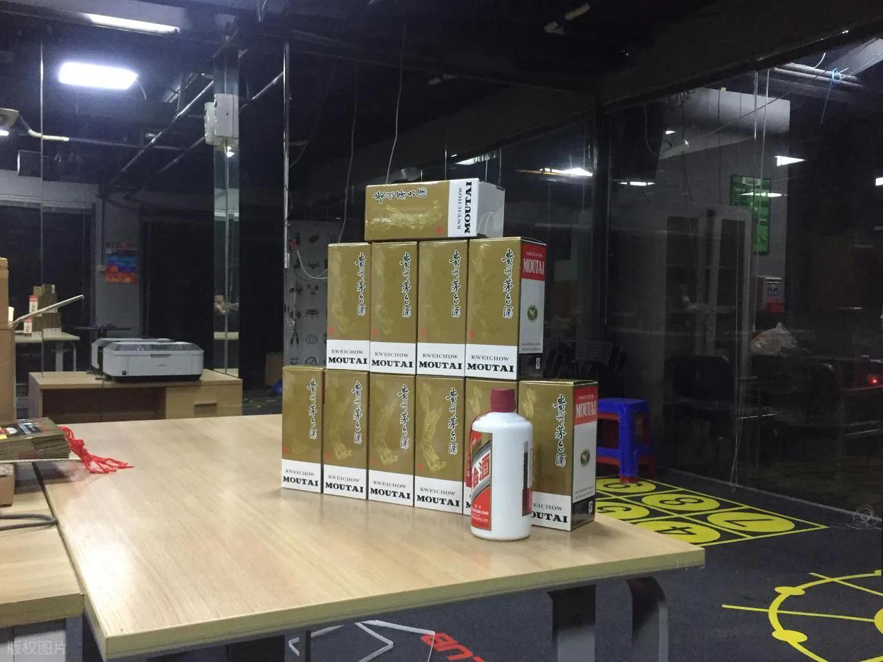 假酒伤的不止钱包，更是人心与信任
 每次看到假酒案新闻，心里都又气又怕。我们喝酒