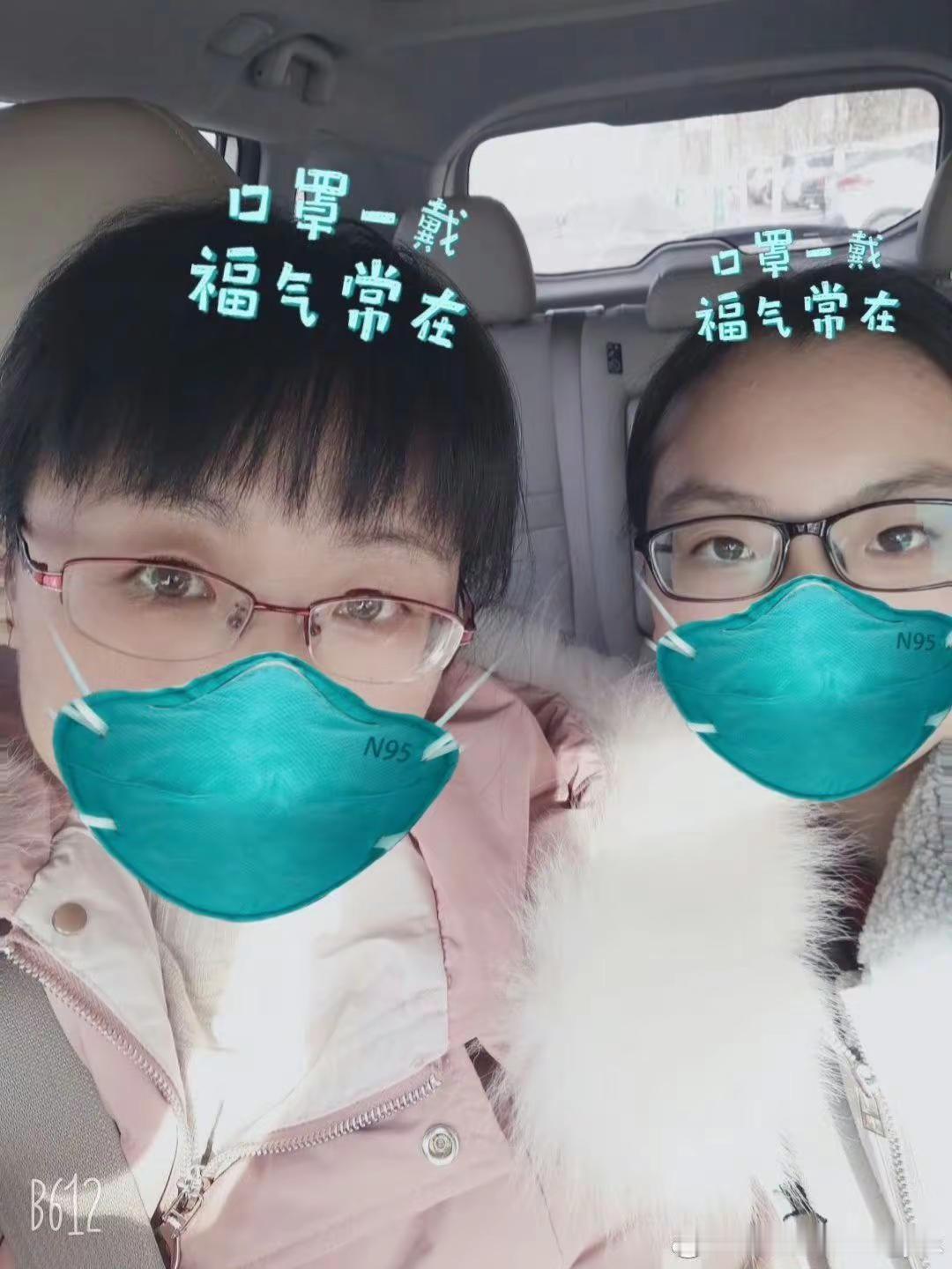 翻了翻微博的那年今日。20年的今天，街上空无一人。我去药店排队买口罩，每人限购六