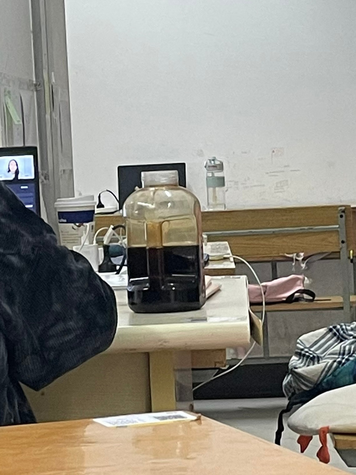 在图书馆刷到真的很难忍住不笑 