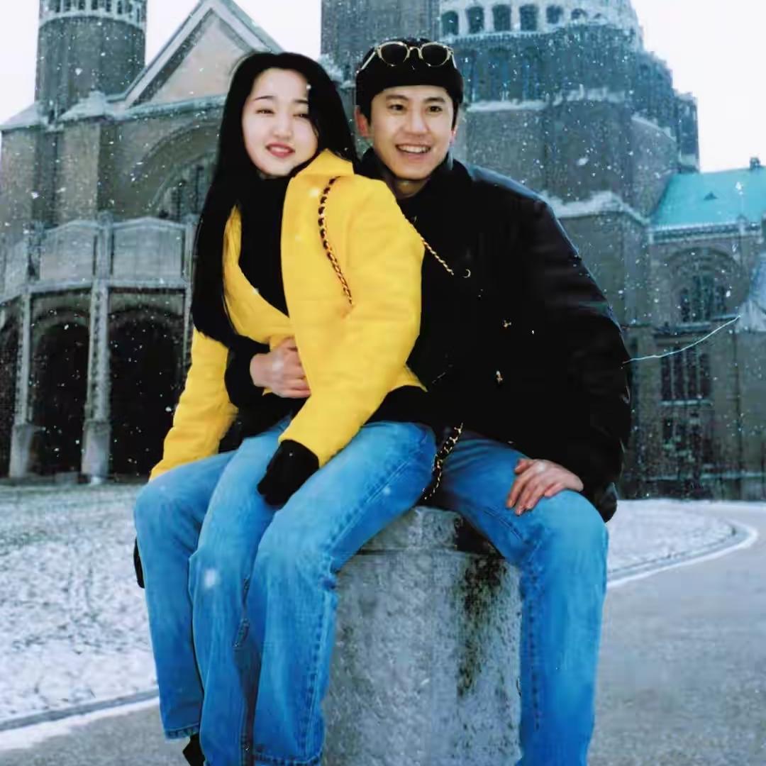 1993年，毛宁、杨钰莹，一张罕见的合影，彼时二人所属同一家唱片公司，合唱曲目《