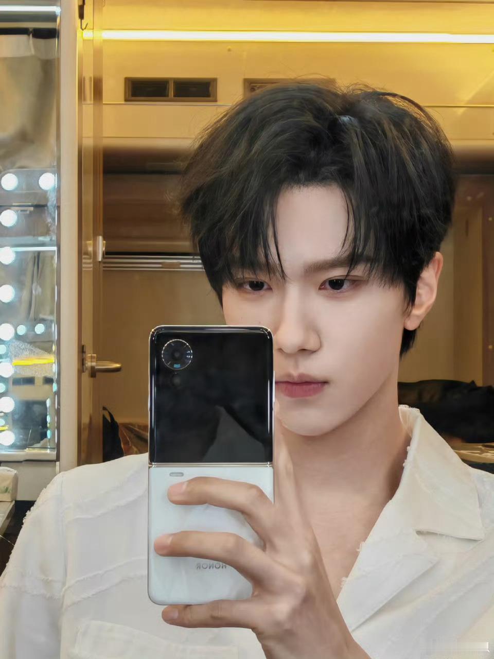 余承恩 yce余承恩天书黎明 yce余承恩顾天 “你生来就是一场风，注定穿过藤蔓