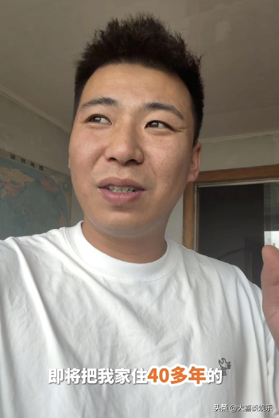 张纹铭为了娶秋天妈妈，
也是下了血本了，
都把东北老家房子拆了，要盖新的。

网