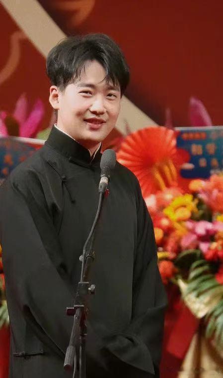 郭麒麟也不舒服了 时隔多年刘一帆再度回归厨综舞台，整体状态变化很明显，待人点评温