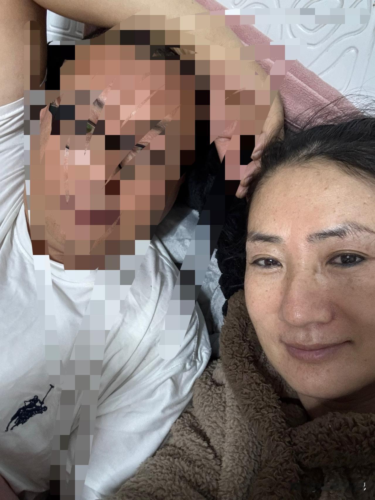 实话实说，有点想我老公了，尽管在一起有时候惹我生气，分开一段时间还是会想他的。