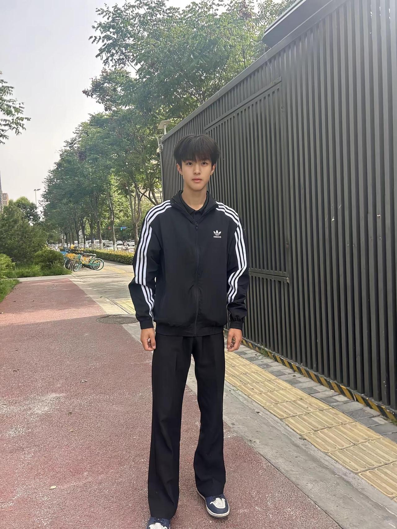 穿搭只看阿迪男室外ootd