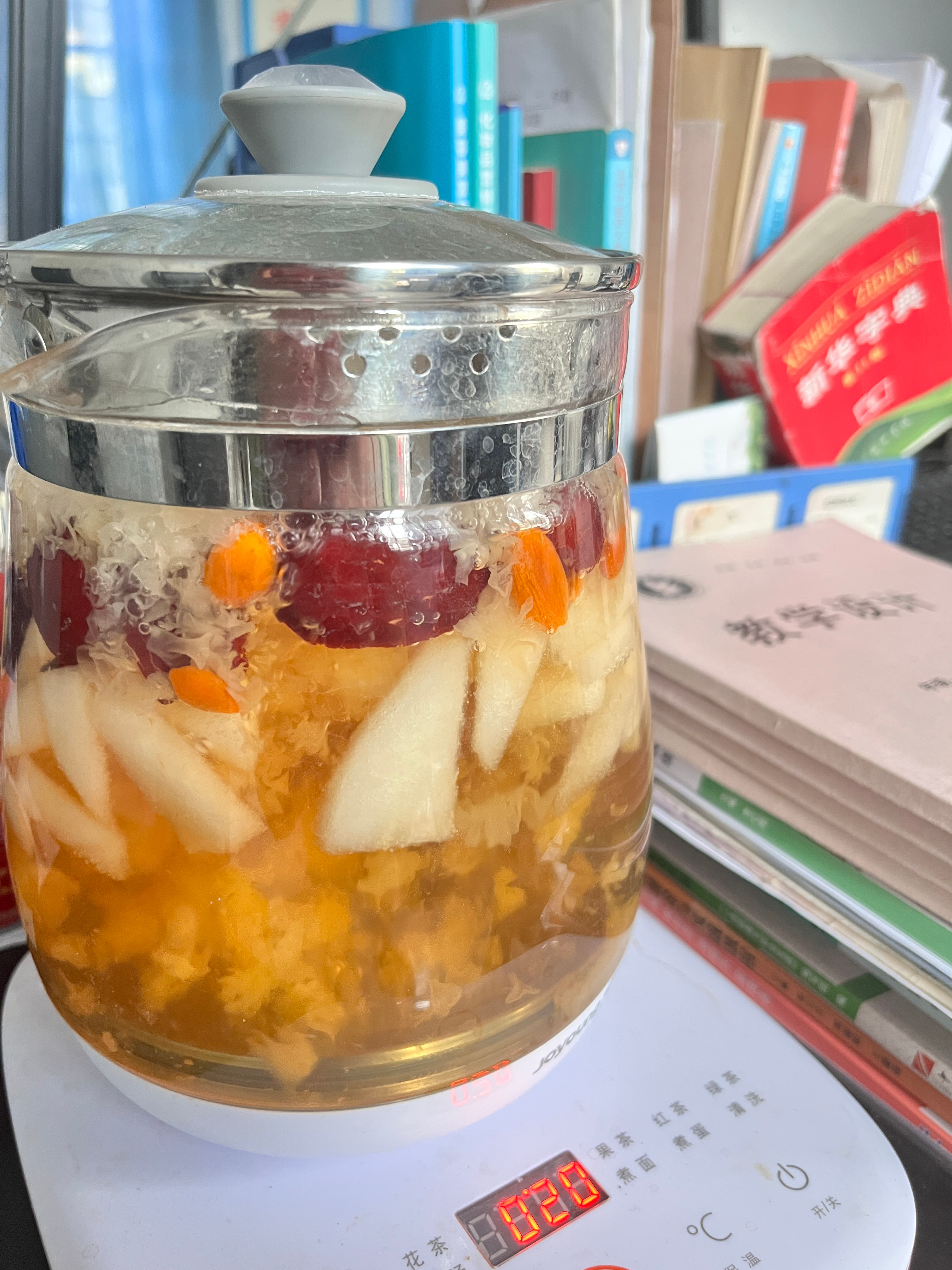 #健闻登顶计划##支原体肺炎防护指南##嗓子疼# 最近我和同事都是嗓子疼流鼻涕咳