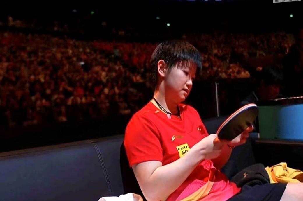 陈梦卫冕巴黎奥运女单冠军！这波操作直接点燃评论区——她4-2战胜，成为邓亚萍、张