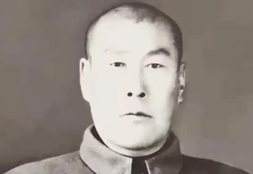 1942年，游击队长甄凤山半夜悄悄走进一名女战士的房间，只因这个女人从来不在众人