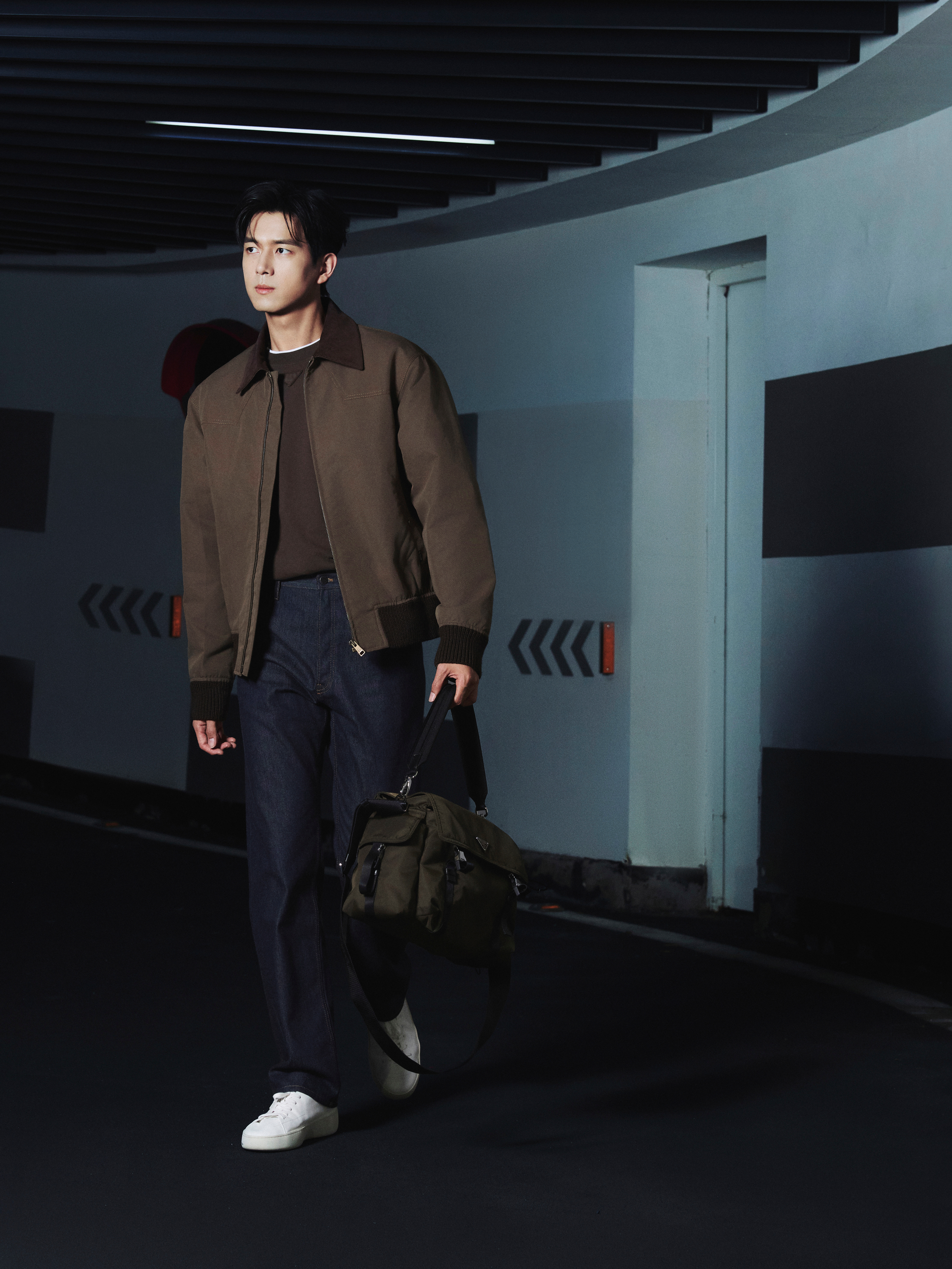 李现✖️Prada 2027春夏大秀出发造型大片 📷米兰时装周 ​​​