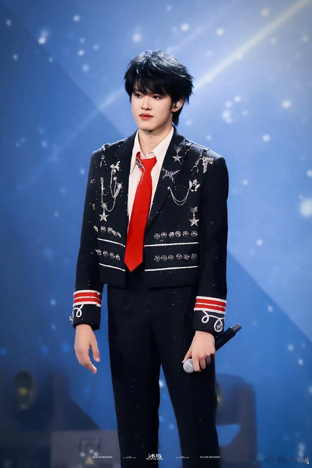 张极做这个动作啥意思张极C位烧舞dangerous他做这个动作时整个人的气场都变